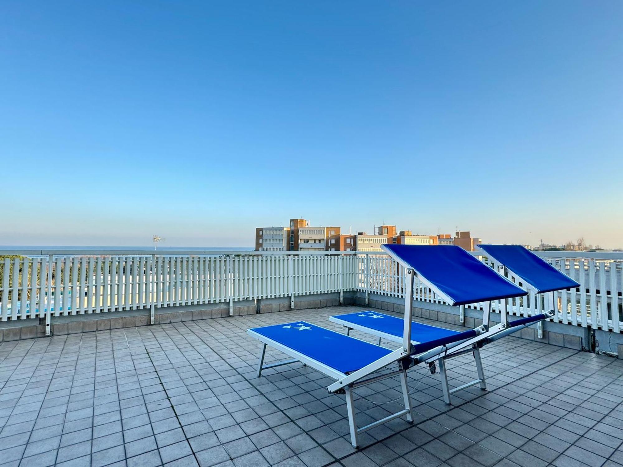 Apartamento 82, Attico Leonardo Lido Adriano Exterior foto